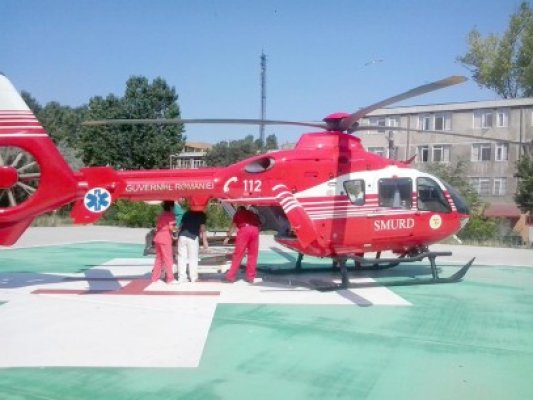 Patru persoane în stare gravă, transportate la spital cu aeronava SMURD